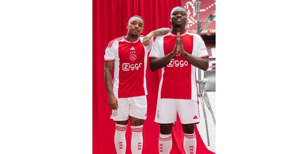 Amsterdamin Ajax julkisti uuden kauden kotipaidan